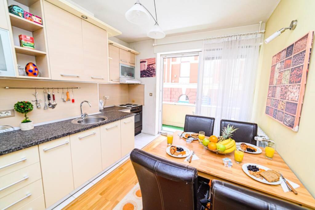 Cute And Cozy Studio With Cathedral View-Excellent Location SJJ Exterior photo