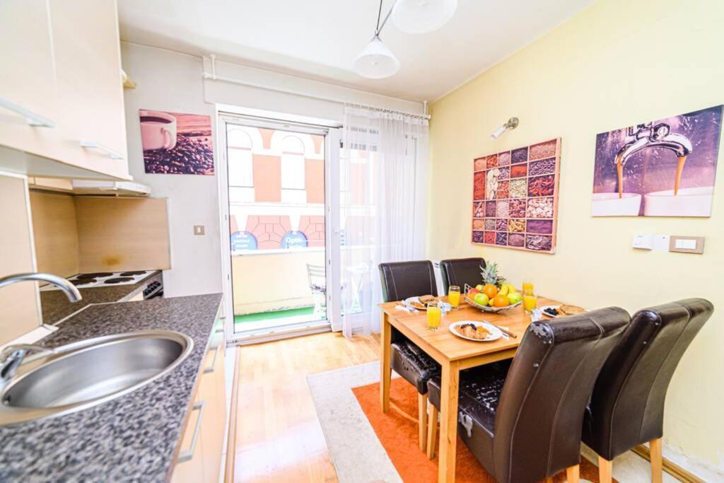 Cute And Cozy Studio With Cathedral View-Excellent Location SJJ Exterior photo